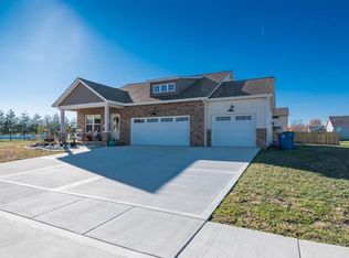 261 Gabrielle Cir, Bethalto, IL 62010