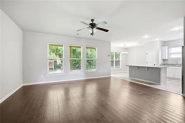 11056 Regency Ave — Photo 9
