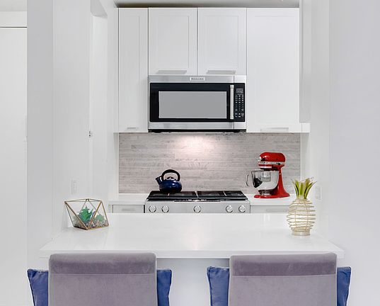 3rd image of 200 E 94th St APT 325