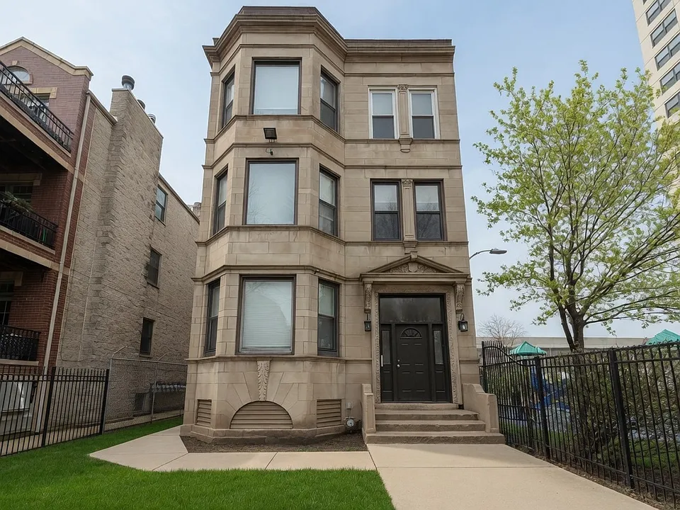 4832 N Winthrop Ave #1W