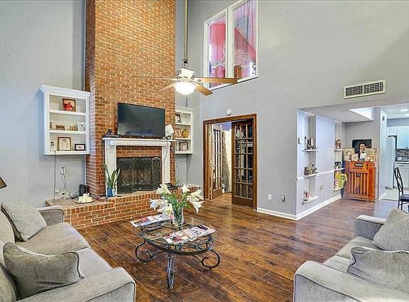 3rd image of 703 Bay Park Dr #A