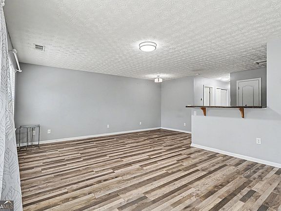 4th image of 664 Georgetown Ct