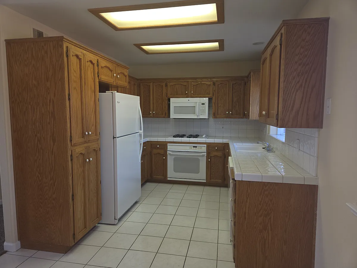 Building Photo - 1542 E Alluvial Ave #246