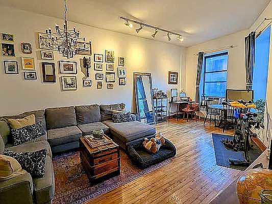 2nd image of 162 W 80th St APT 4A