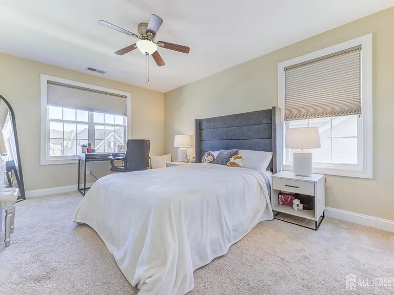 6 Michelangelo Dr S — Photo 32