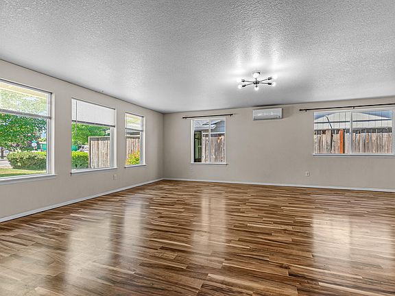 5th image of 820 Garfield St