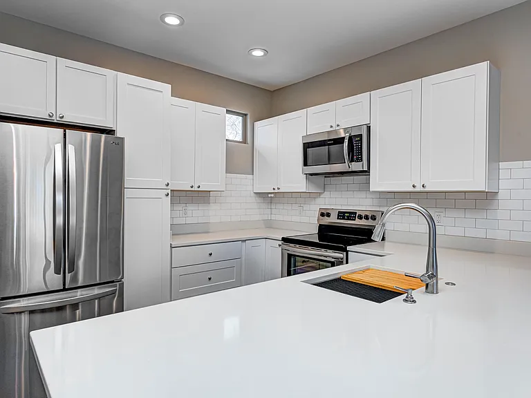 2528 Broadway St #B — Photo 3