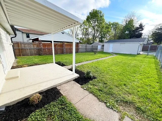 4 bed, 2.0 bath, 1248 sqft, $2,150 — Photo 2
