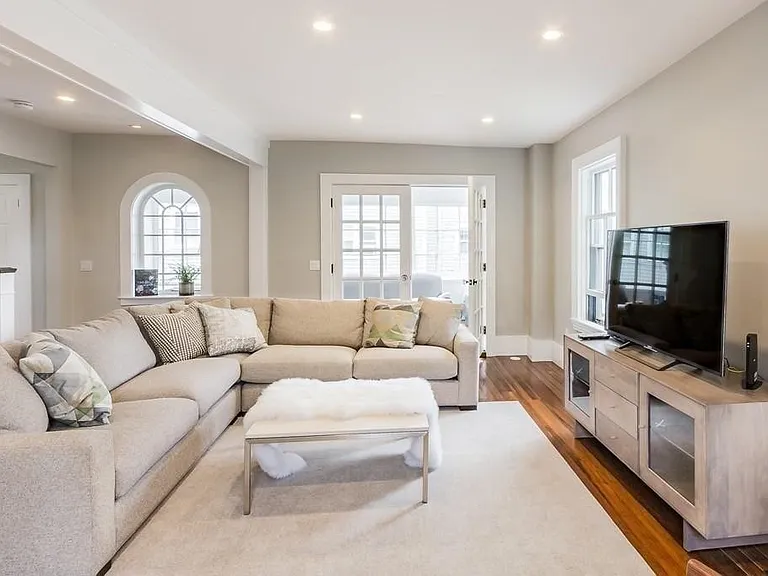 16 Pickett St — Photo 8