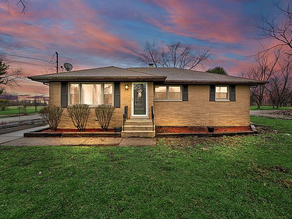 3rd image of 24024 S Volbrecht Rd