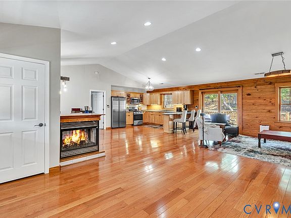 3rd image of 1093 Island Point Rd