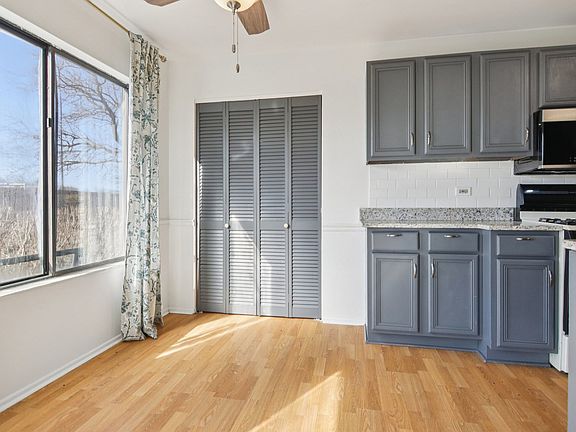 4th image of 951 Yosemite Trl APT A