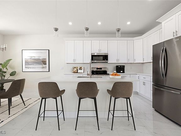 4th image of 3002 Mercer Way