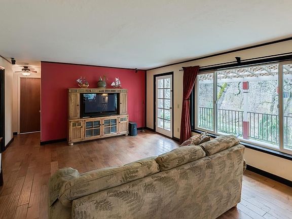 4th image of 5110 Woodland Dr