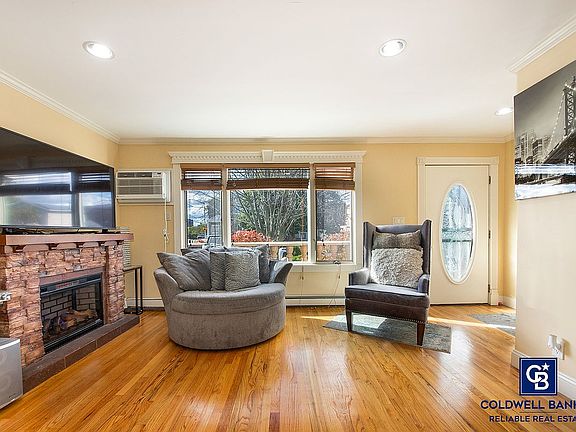 3rd image of 156-47 Emerald St