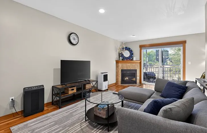 3 bed, 1300 sqft, $5,000 — Photo 2