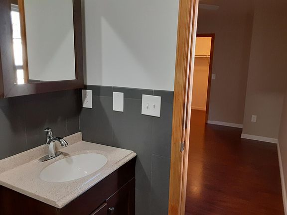 4th image of 528 S Glenwood Ave