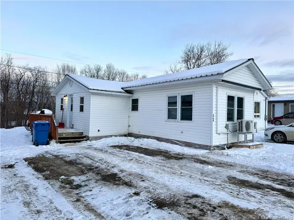 12 Chestnut St, Woodstock, NB E7M 1K3