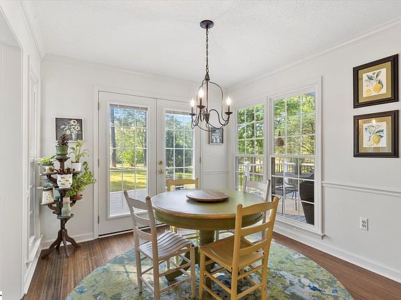 4th image of 19 Bernwood Dr