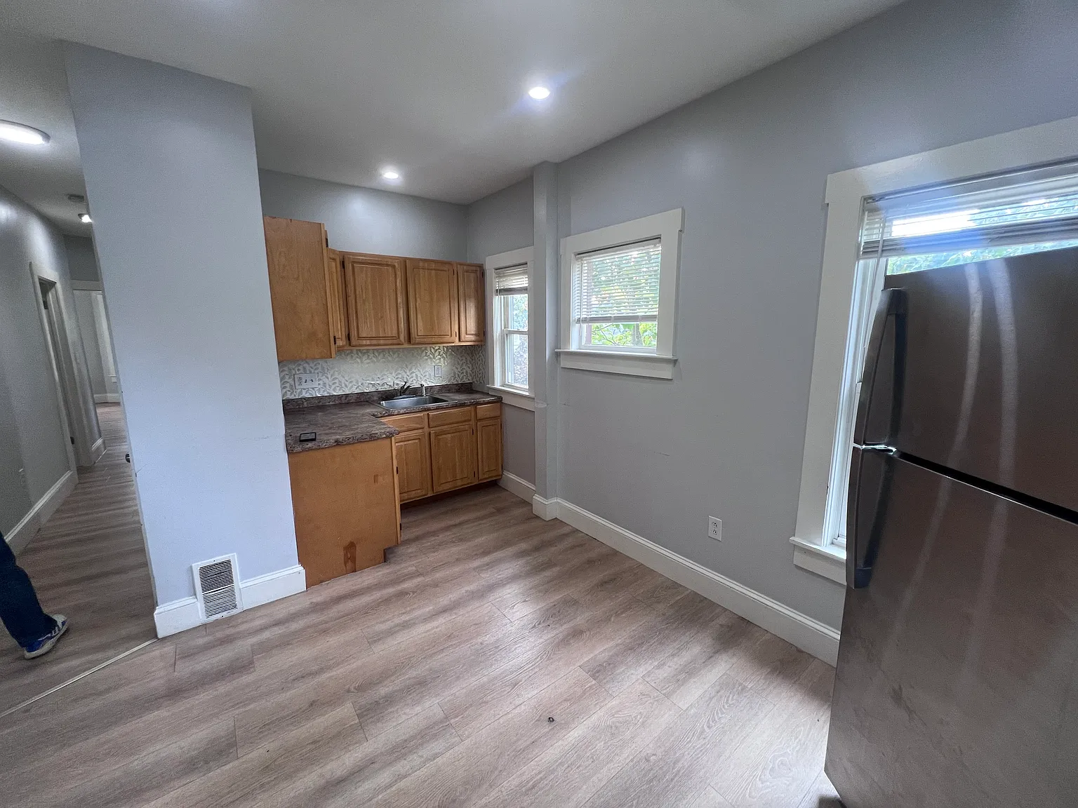 3 bed, 1200 sqft, $3,500 — Photo 2