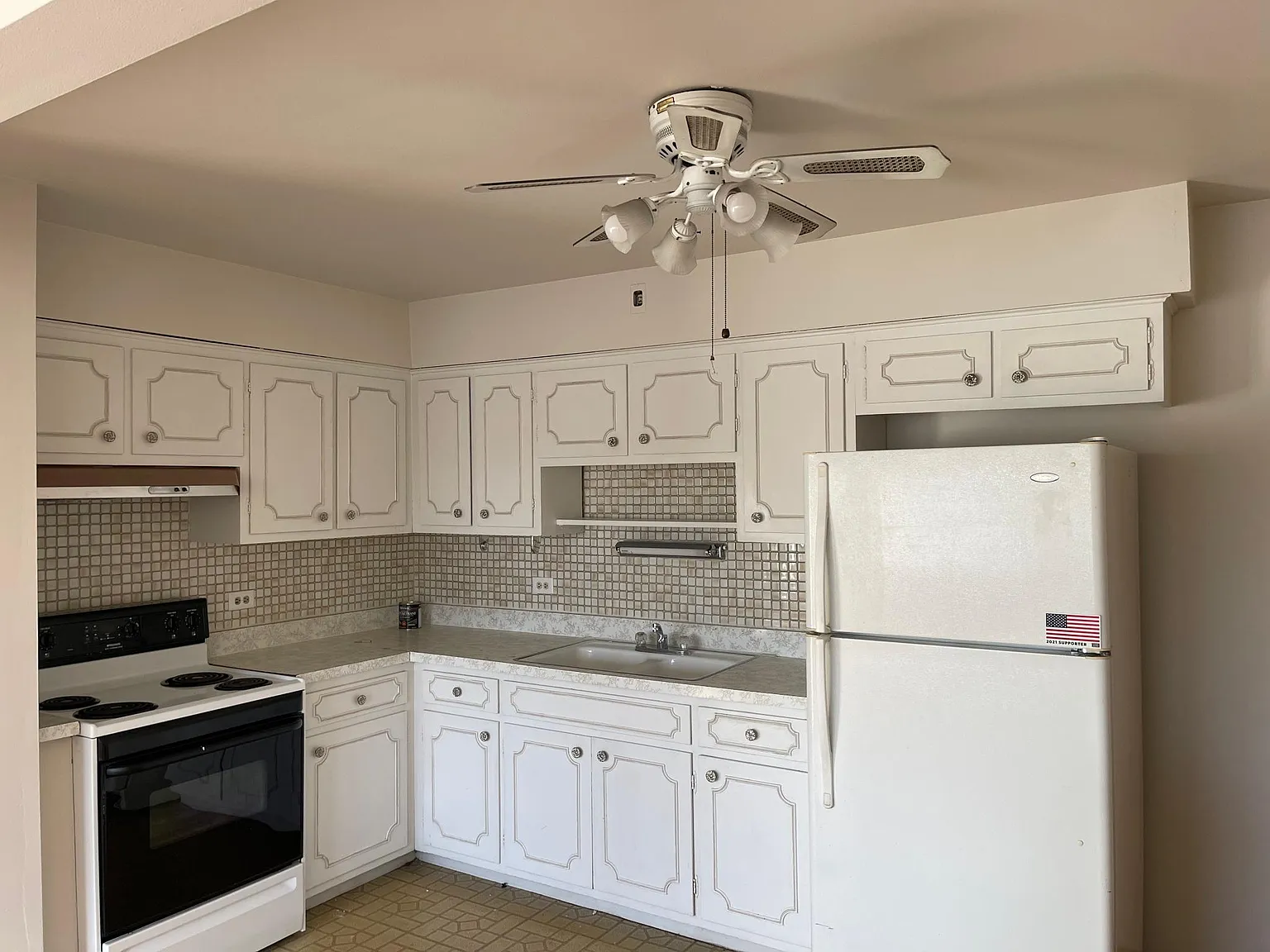 420 Beach Ave — Photo 2