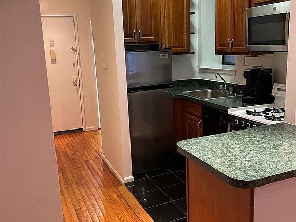3rd image of 235 E 13th St APT 2g