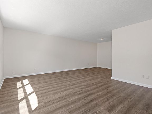 5th image of 6106 Lottie Ln