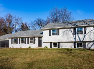 2S101 Apache Dr, Wheaton, IL 60189