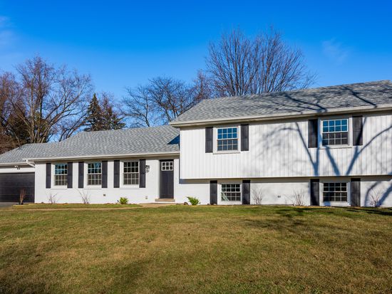 2S101 Apache Dr, Wheaton, IL 60189