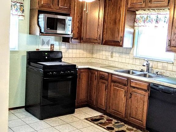 3rd image of 2385 Grants Pkwy