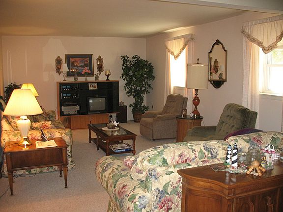 3rd image of 177 Redbud Dr
