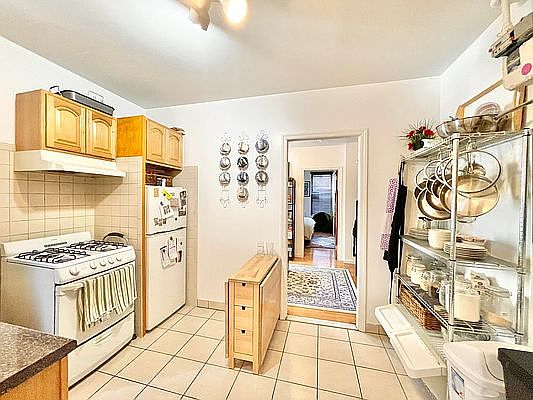 1st image of 302 E 94th St #2F