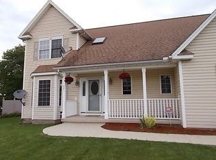 641 Shorecliff Dr, Rochester, NY 14612