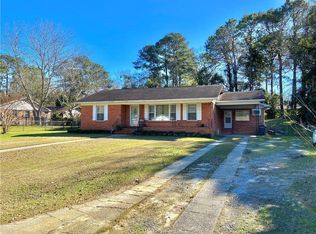 403 Valley Rd, Chickasaw, AL 36611