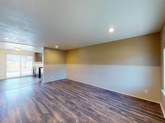 4th image of 253 N Highland Dr