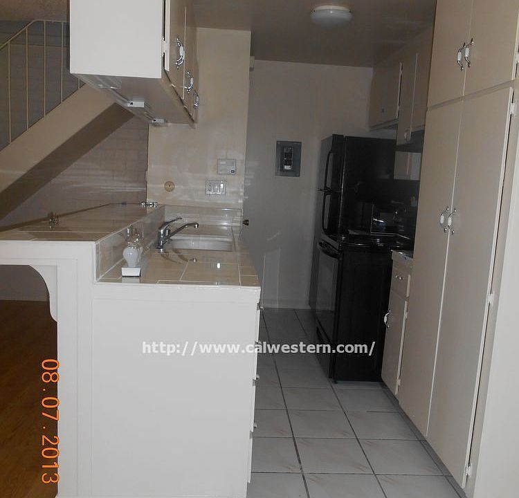 2nd image of 5516 Spinnaker Dr APT 3
