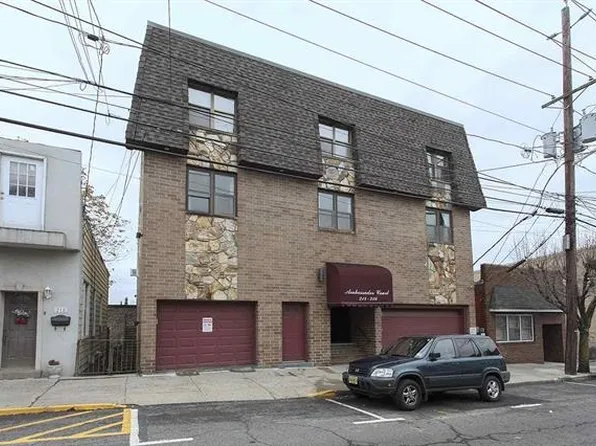 214 70th St #13, Guttenberg, NJ 07093