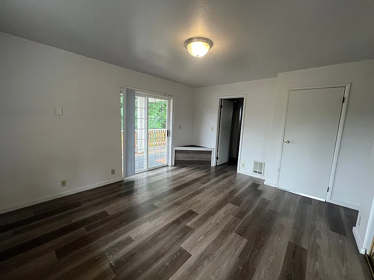 610-620 W Central Blvd — Photo 8
