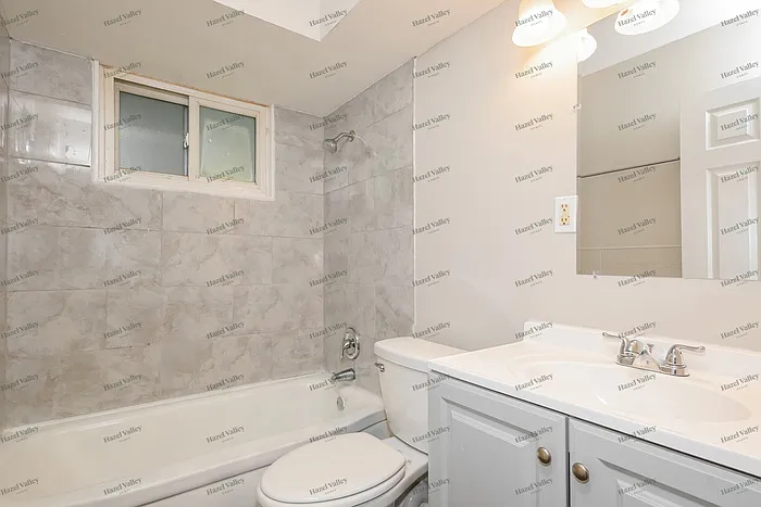 770 Lexington Park — Photo 8