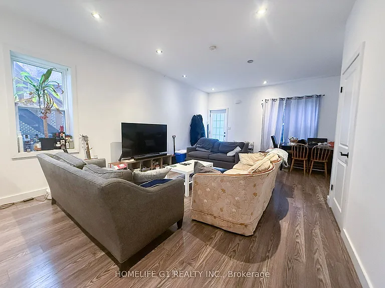 286 Hunter St W — Photo 5