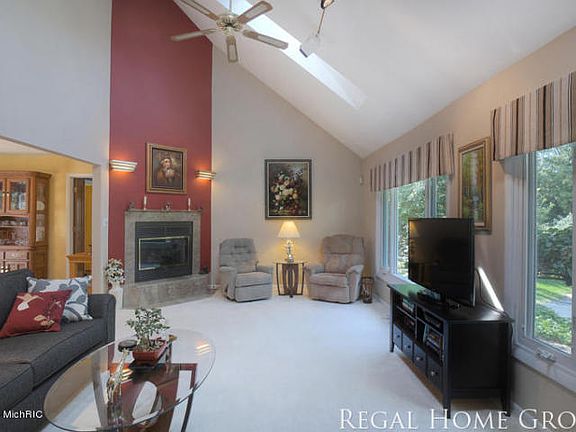 4th image of 2564 Birchcrest Dr SE