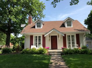 924 W Charles St, Champaign, IL 61821