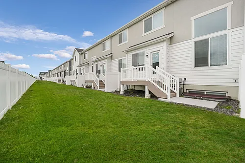 596 N 260 W Photo 1