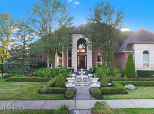 1122 Autumnview Dr, Rochester, MI 48307