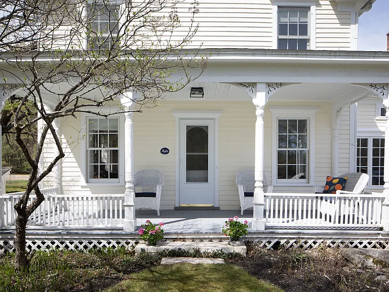 1430 Salisbury Rd — Photo 2