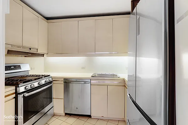 Rented by Sotheby's International Realty | media 12