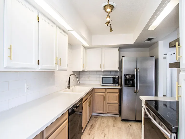 3102 E Clarendon Ave #207 — Photo 10