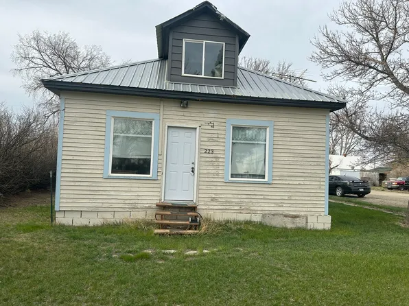 223 1st Ave NE, Brady, MT 59416