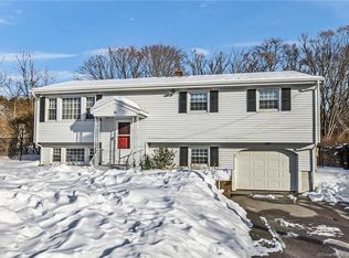 16 Hickory Dr, Oakdale, CT 06370
