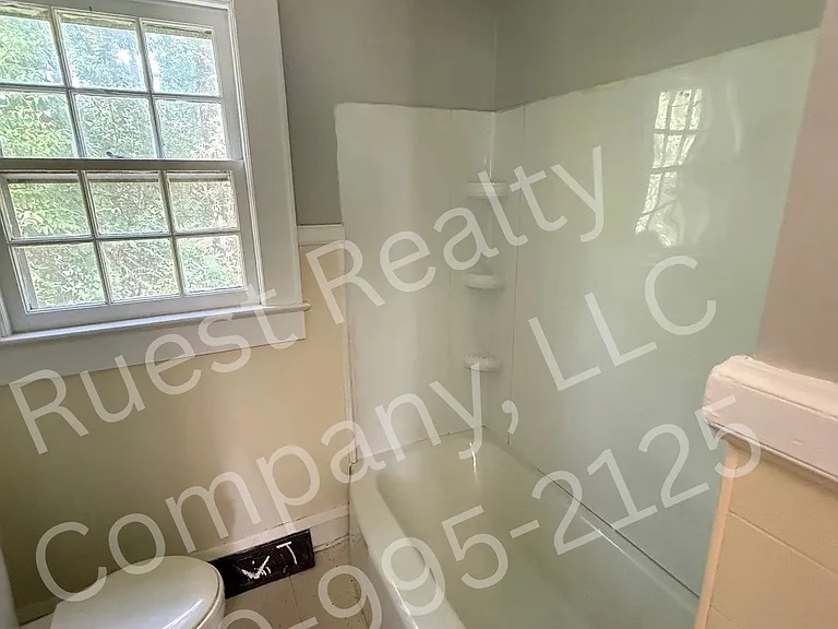 401 Dogwood Ln — Photo 5